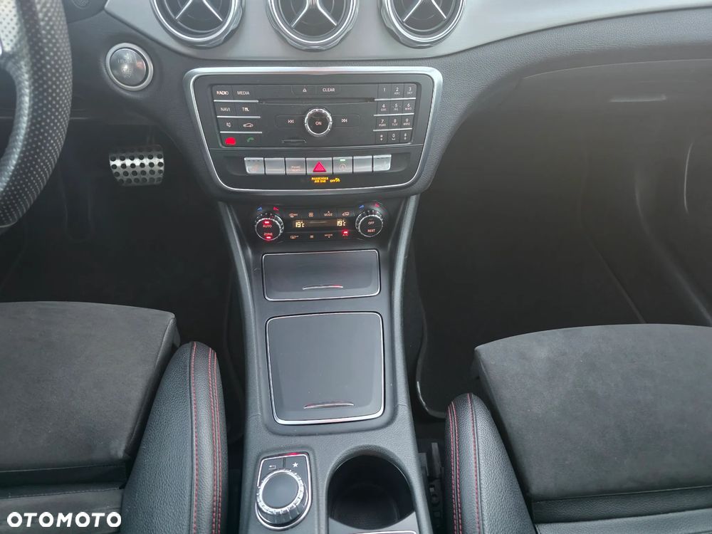 Mercedes-Benz GLA 200 7G-DCT AMG Line - 23