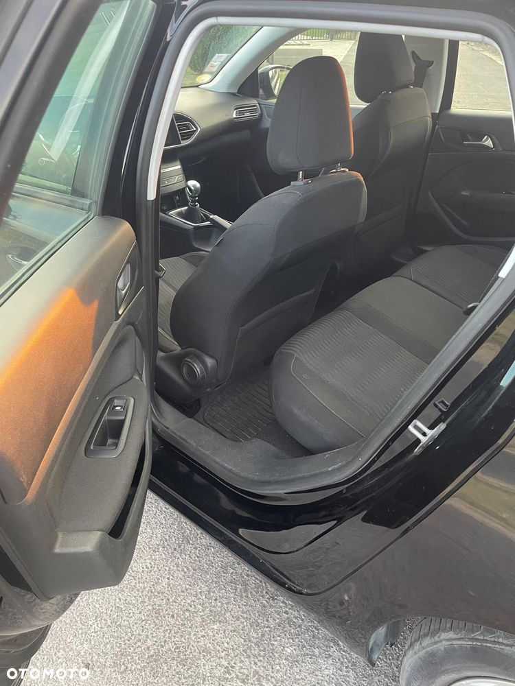 Peugeot 308 - 8