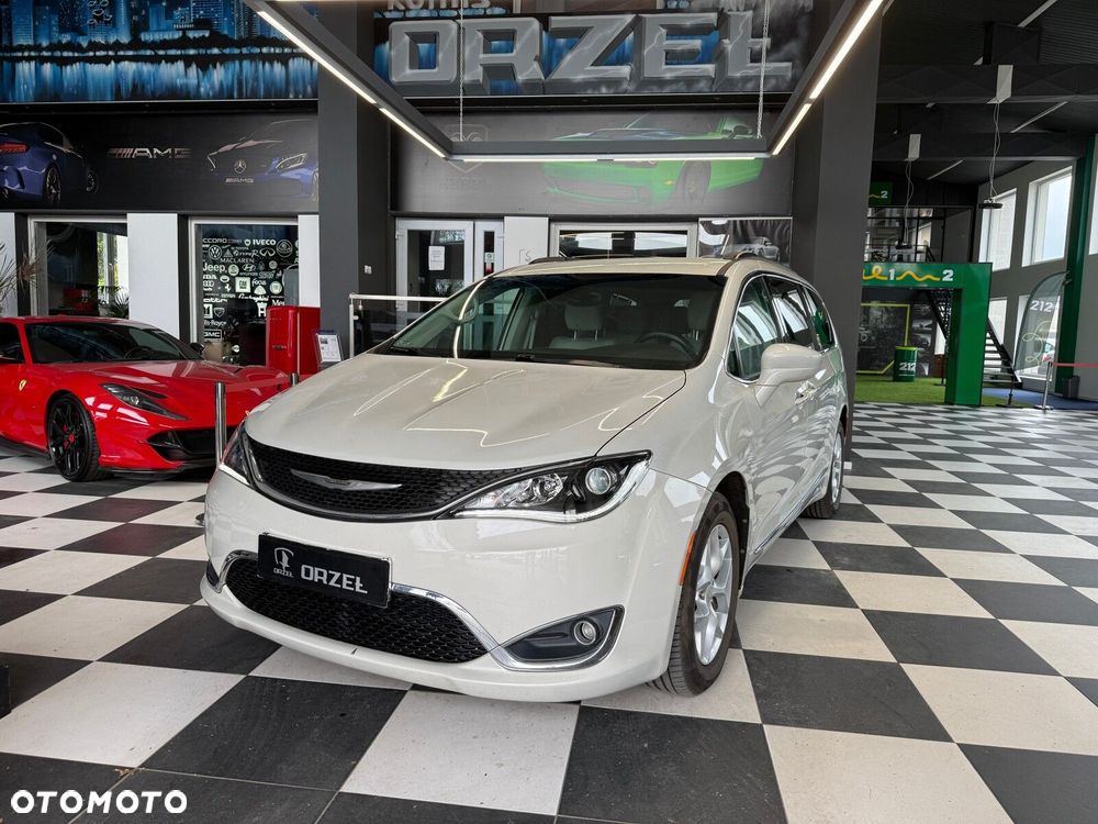 Chrysler Pacifica - 1
