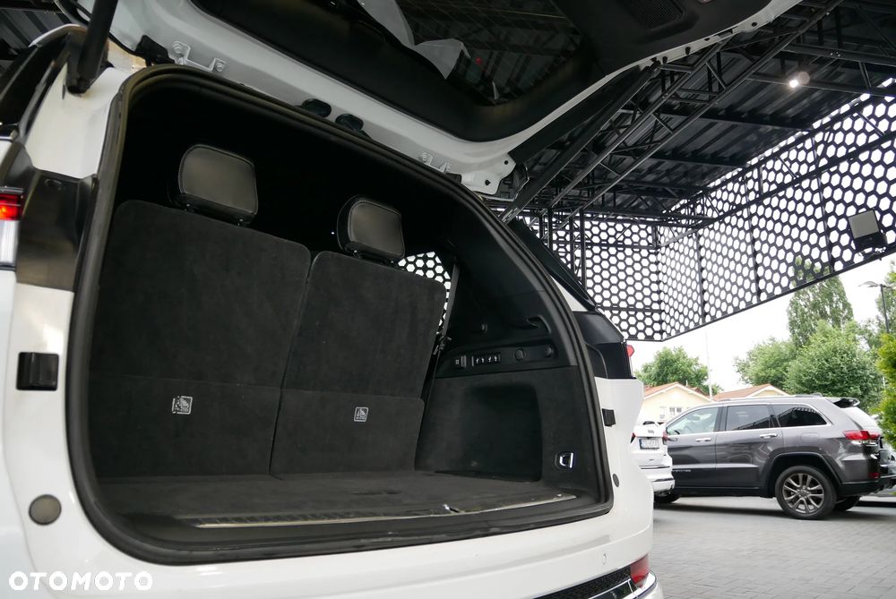 Jeep Grand Cherokee - 31