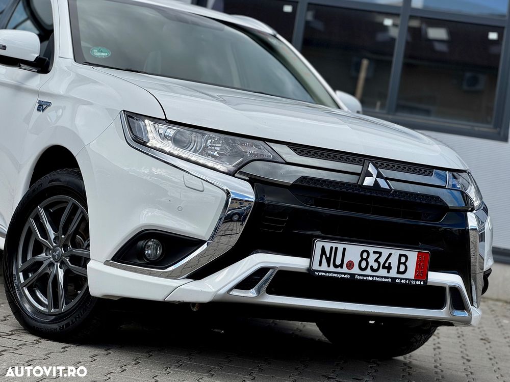 Mitsubishi Outlander 2.4 4WD Plug-In Hybrid Plus - 26