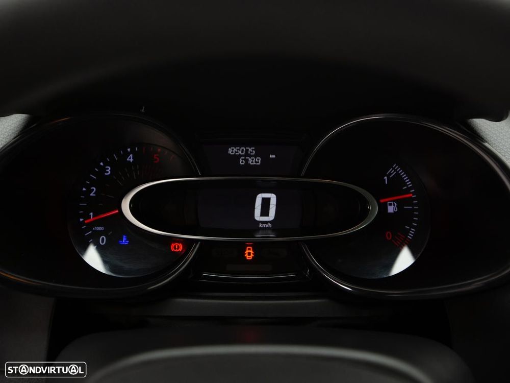 Renault Clio Van - 16