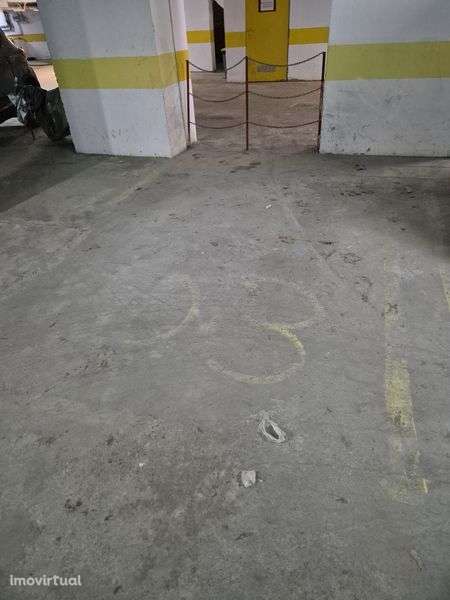 Alugo parqueamento na Torre das Argolas 4 Costa de Caparica - Grande imagem: 4/6