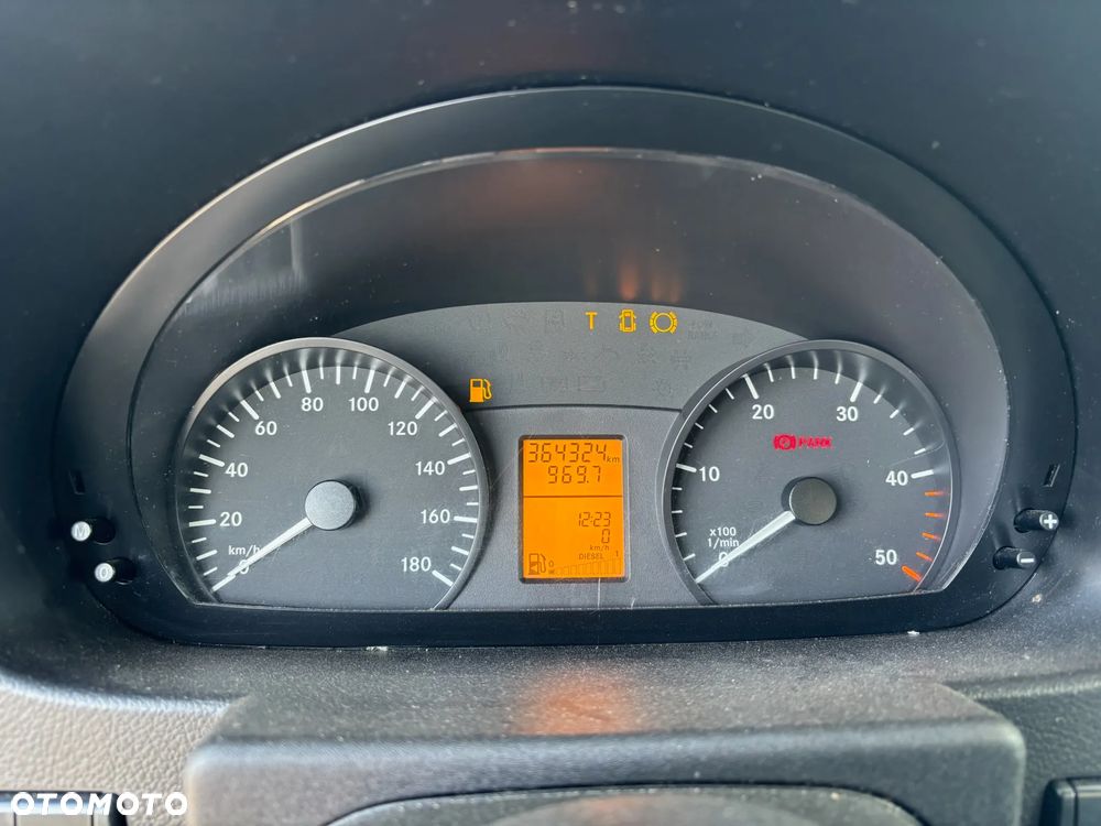 Mercedes-Benz Sprinter - 26