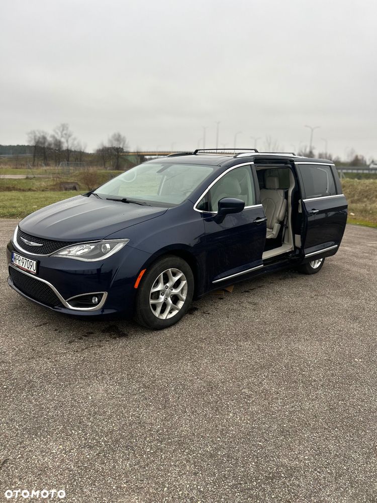 Chrysler Pacifica - 12
