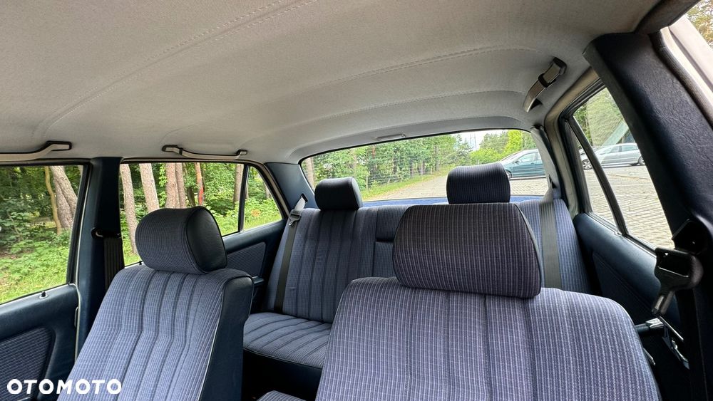 Mercedes-Benz W123 - 17