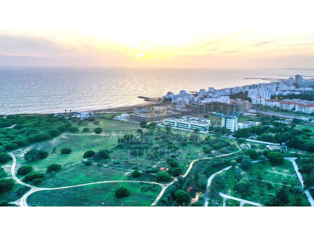 Terreno a 100 metros da praia em Quarteira com 2.4 ha - Grande imagem: 3/12