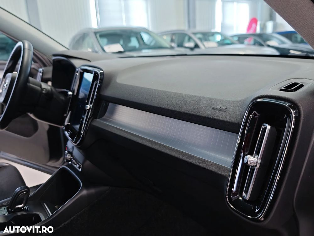 Volvo XC 40 T3 AT8 Momentum Pro - 8