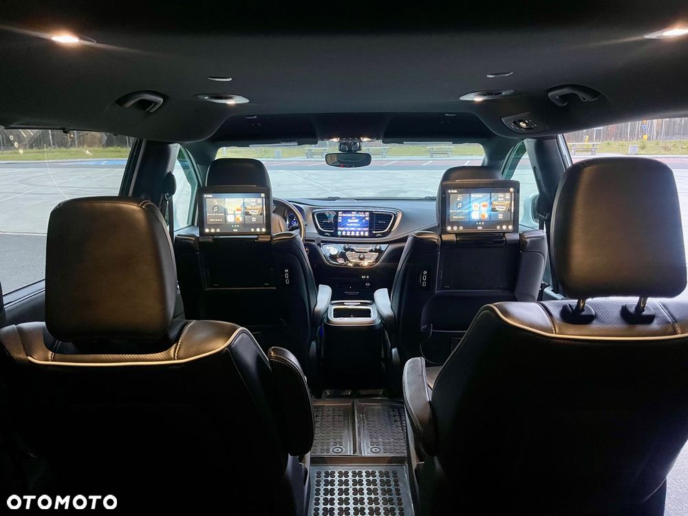 Chrysler Pacifica - 11