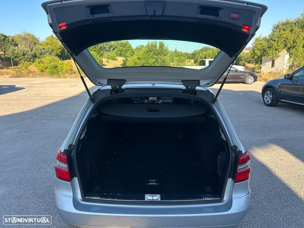 Mercedes-Benz E 250 CGI BlueEFFICIENCY 7G-TRONIC - 26