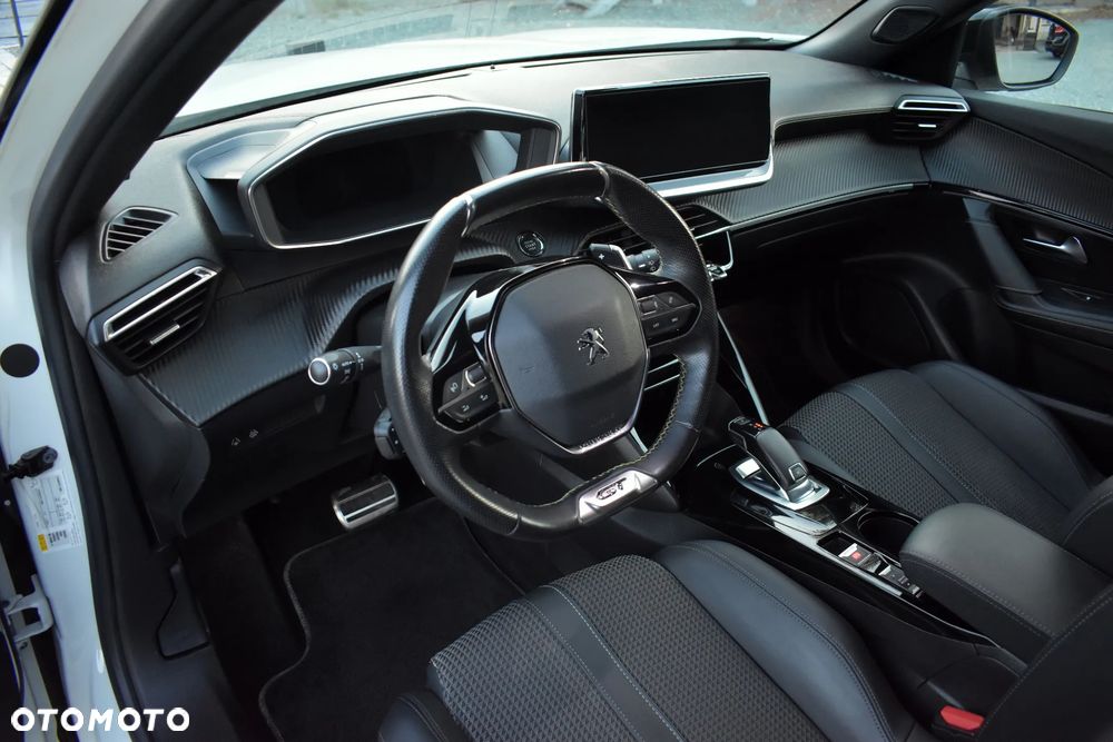 Peugeot 2008 PureTech 130 EAT8 GT Pack - 24