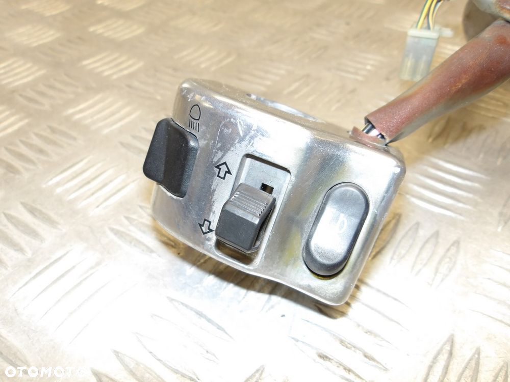 Przełącznik lewy przyciski świateł YAMAHA XVZ 1300 ROYAL STAR VENTURE 99-09r   PN. 4XY-83972-20 - 2