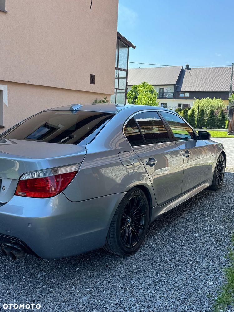 BMW Seria 5 550i - 4