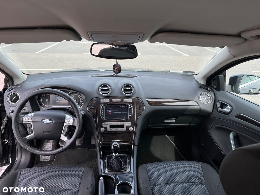 Ford Mondeo 2.5 Ghia - 14