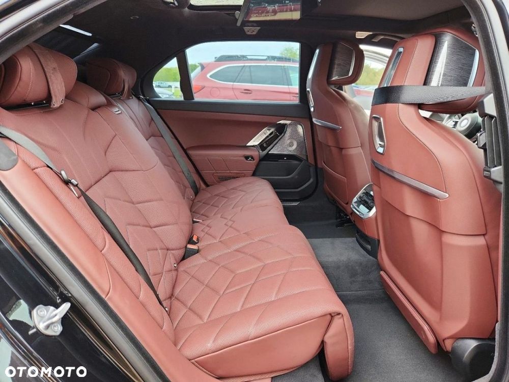 BMW i7 - 9
