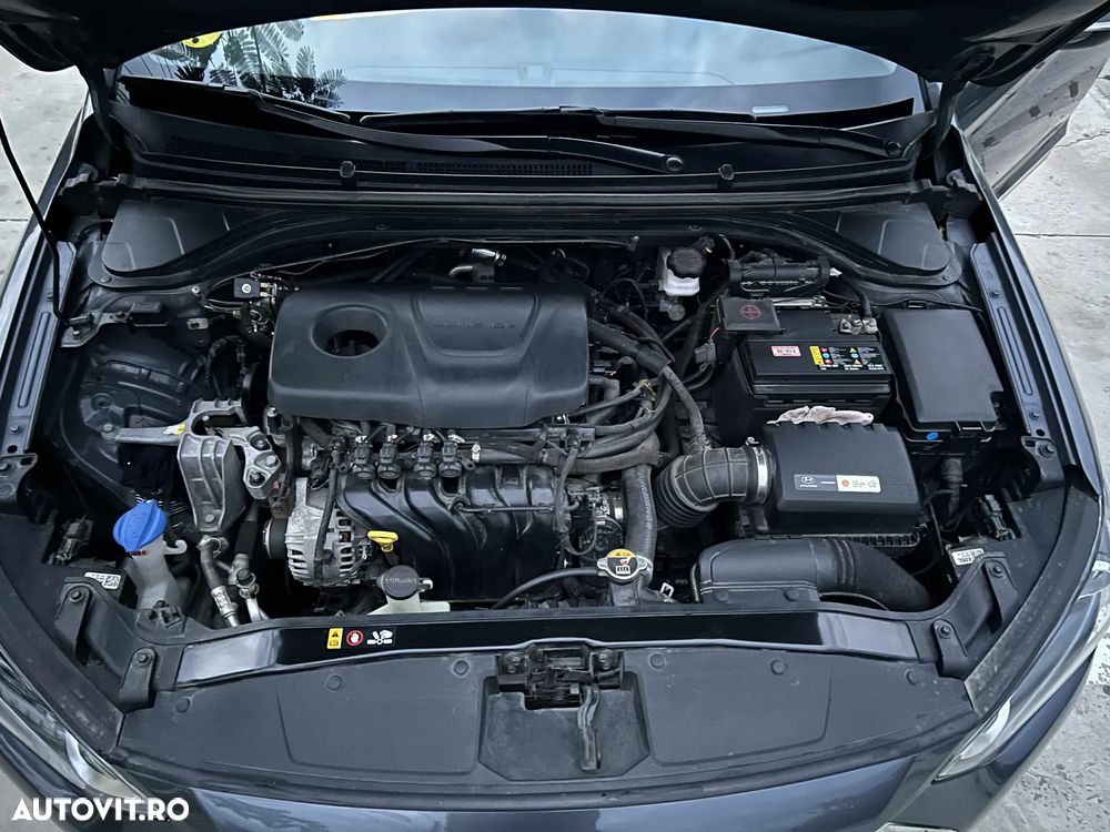 Hyundai Elantra 1.6 MPi Highway - 19