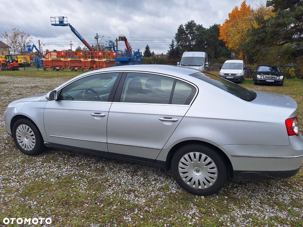 Volkswagen Passat 1.9 TDI Highline - 3