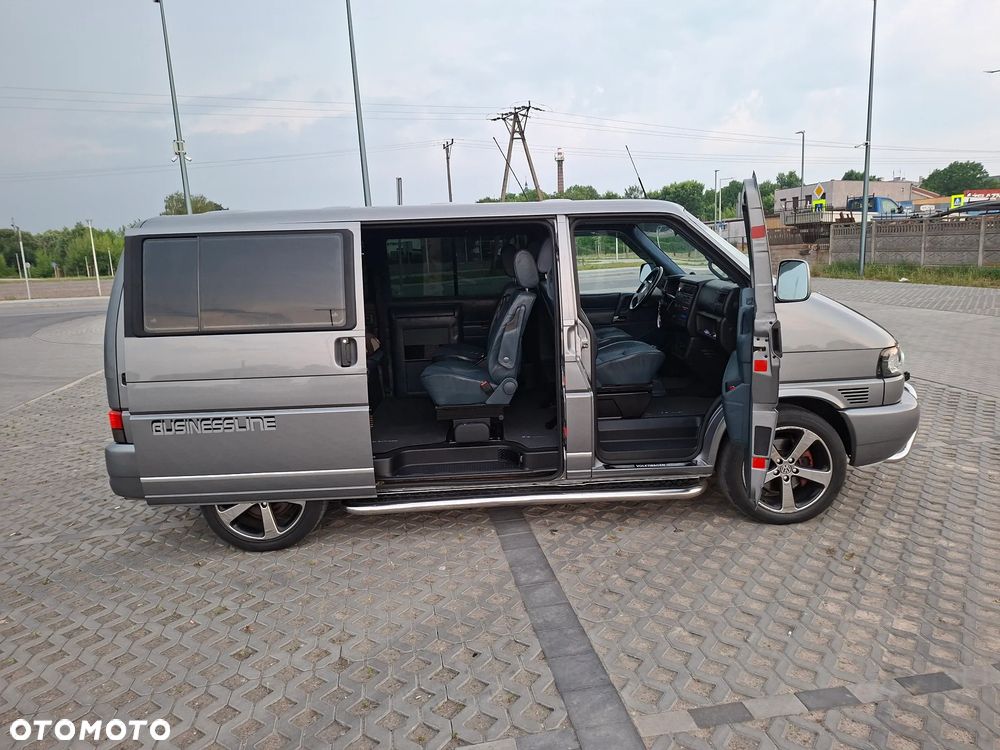 Volkswagen Caravelle - 28