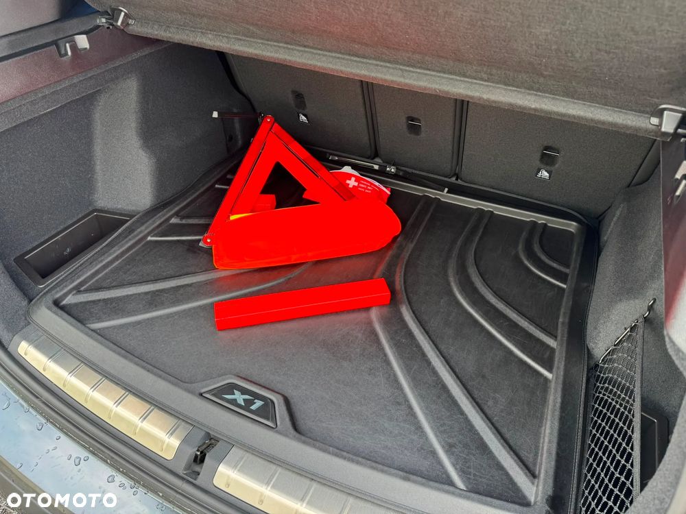 BMW X1 sDrive20i Advantage - 12