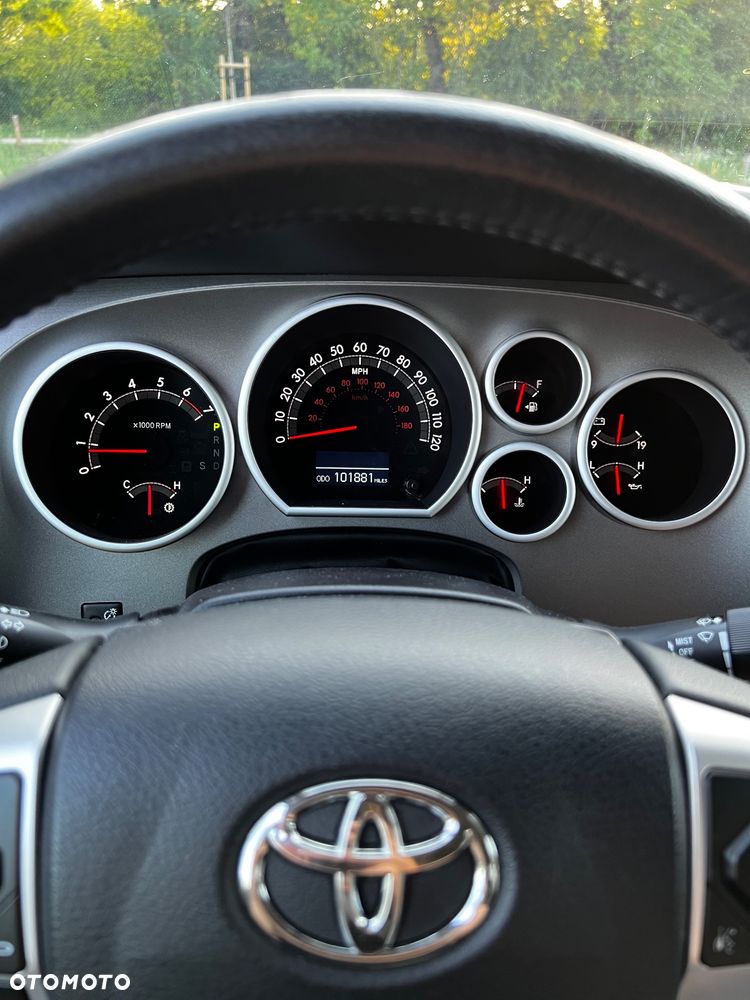 Toyota Sequoia - 12