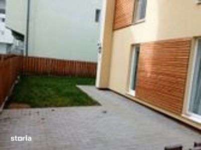 Apartament la vila, 3 camere+bucatarie si curte 100 mp — fotografia 1