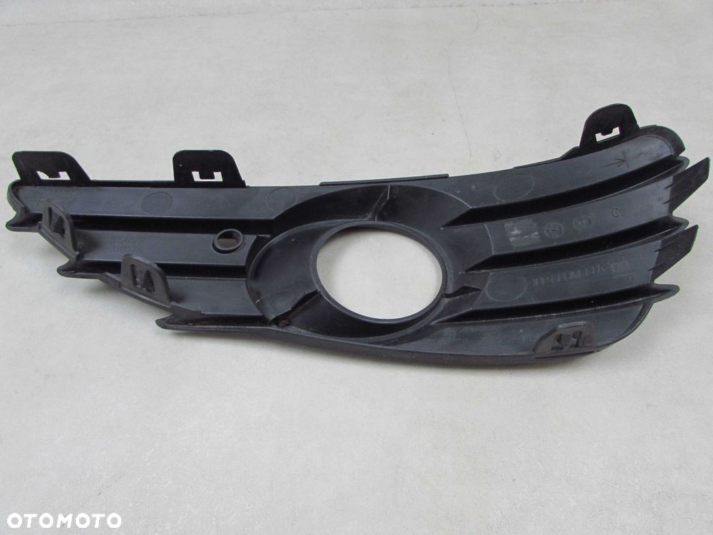 OPEL ASTRA H III GTC 04-07 KRATKA ATRAPA ZDERZAKA HALOGENU LEWA 13110336 - 4