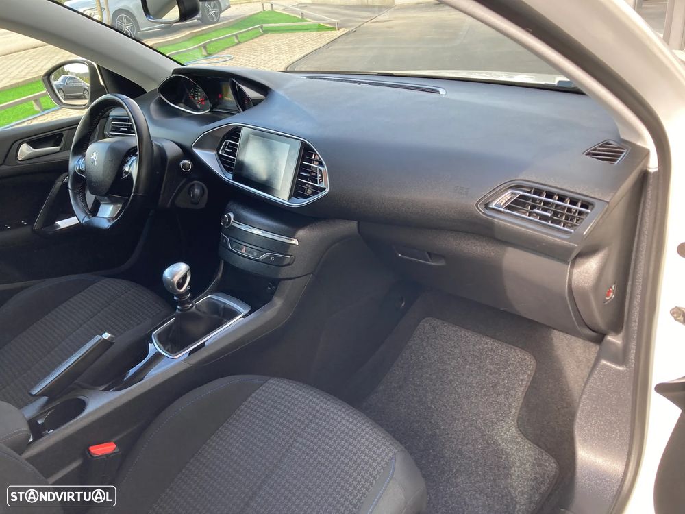 Peugeot 308 1.2 PureTech Style - 28