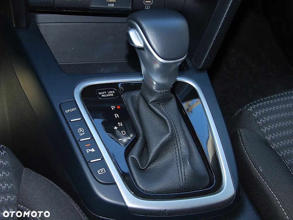 Kia Ceed - 10