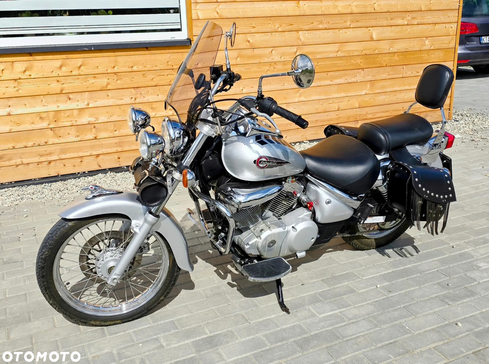 Suzuki Intruder - 3