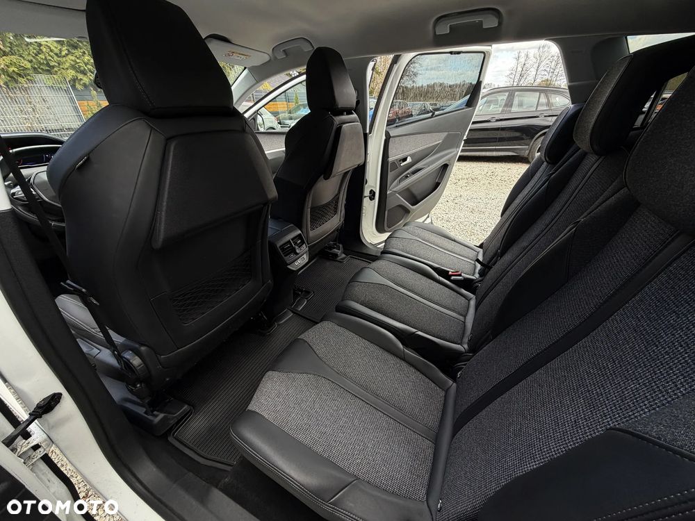 Peugeot 5008 1.2 PureTech Allure S&S EAT8 - 19