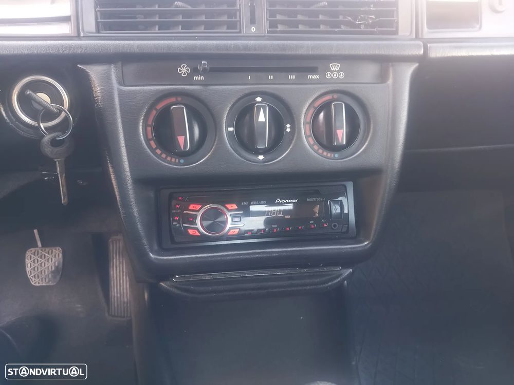 Mercedes-Benz 190 D 2.0 - 9