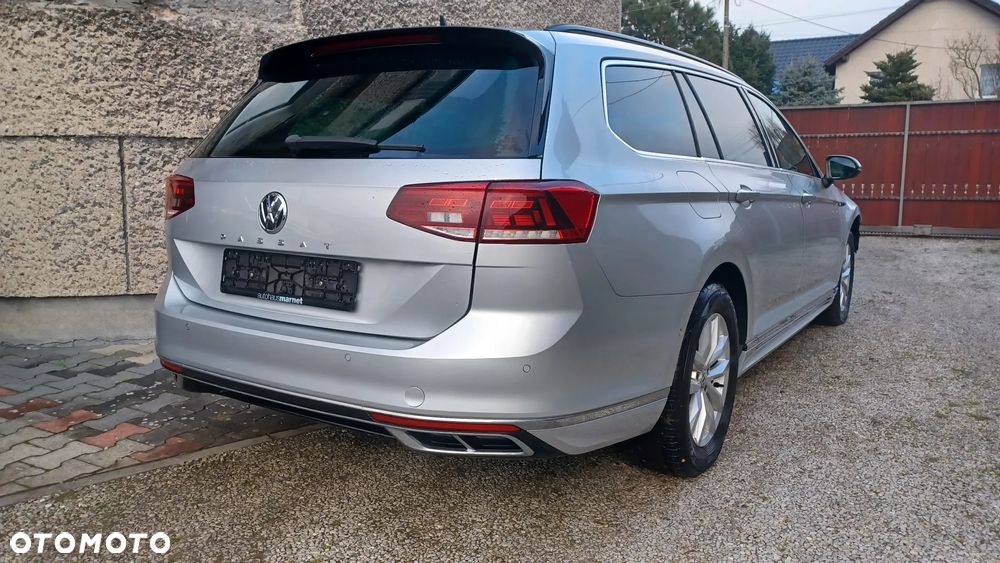 Volkswagen Passat - 1