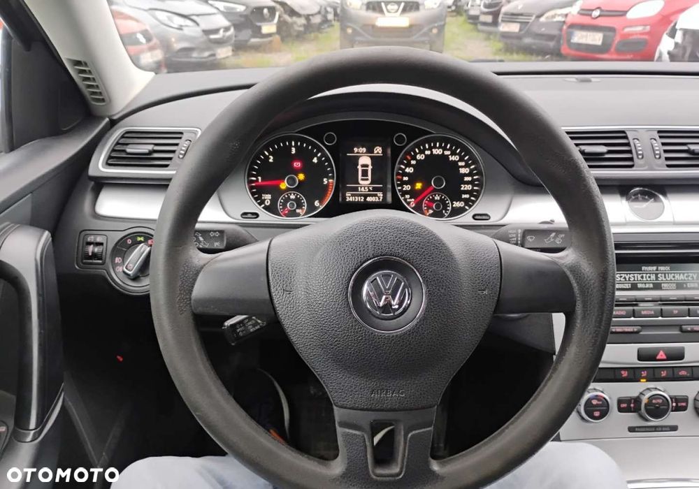 Volkswagen Passat - 13