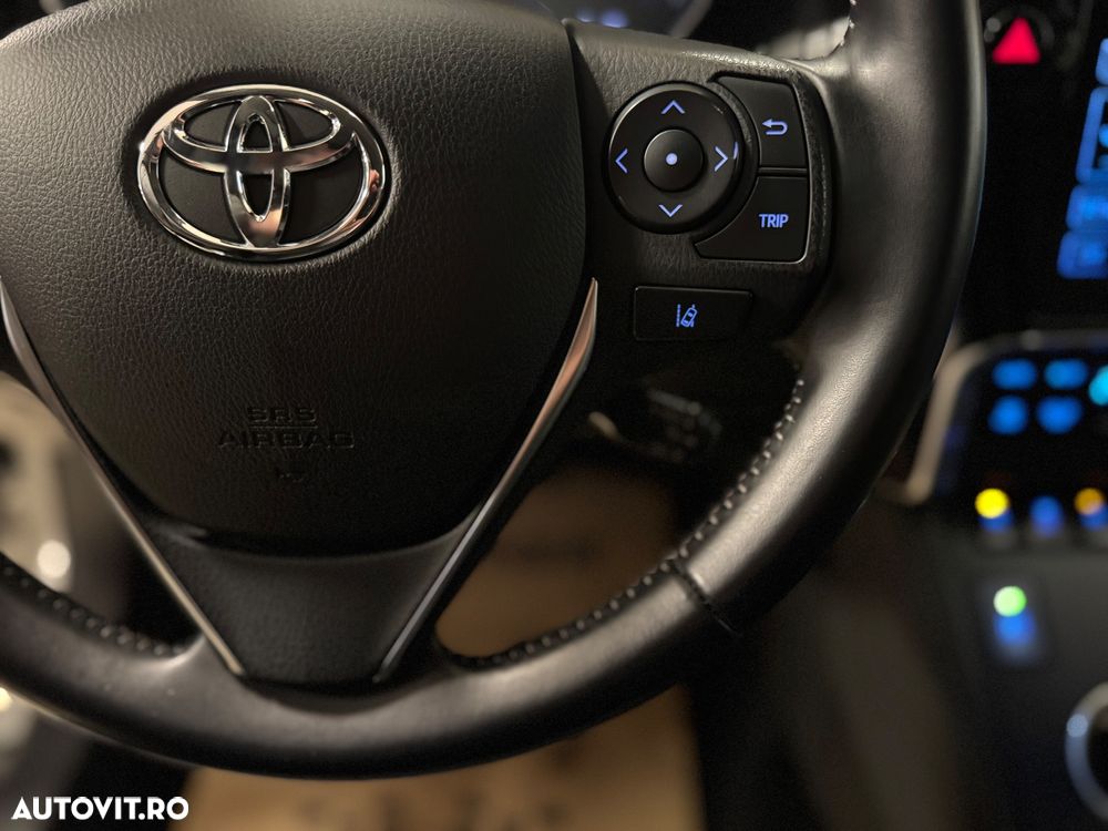 Toyota Auris 1.8 L VVT-i Sol + - 18