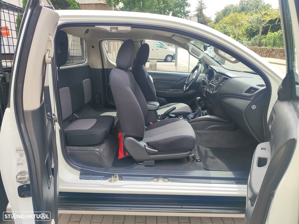 Mitsubishi L200 2.3 DI-D Space Cab Invite Strakar Look 4WD - 6