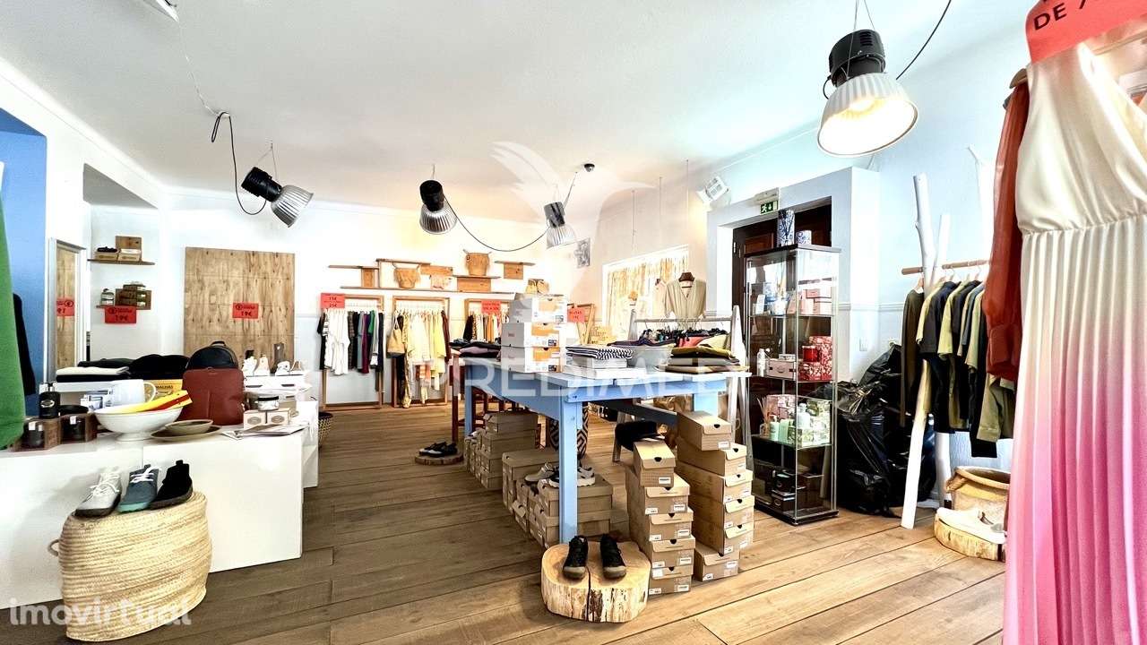 Moradia Com Logradouro e 2 Espaços Comerciais, Centro de Porto Covo. - Grande imagem: 3/35