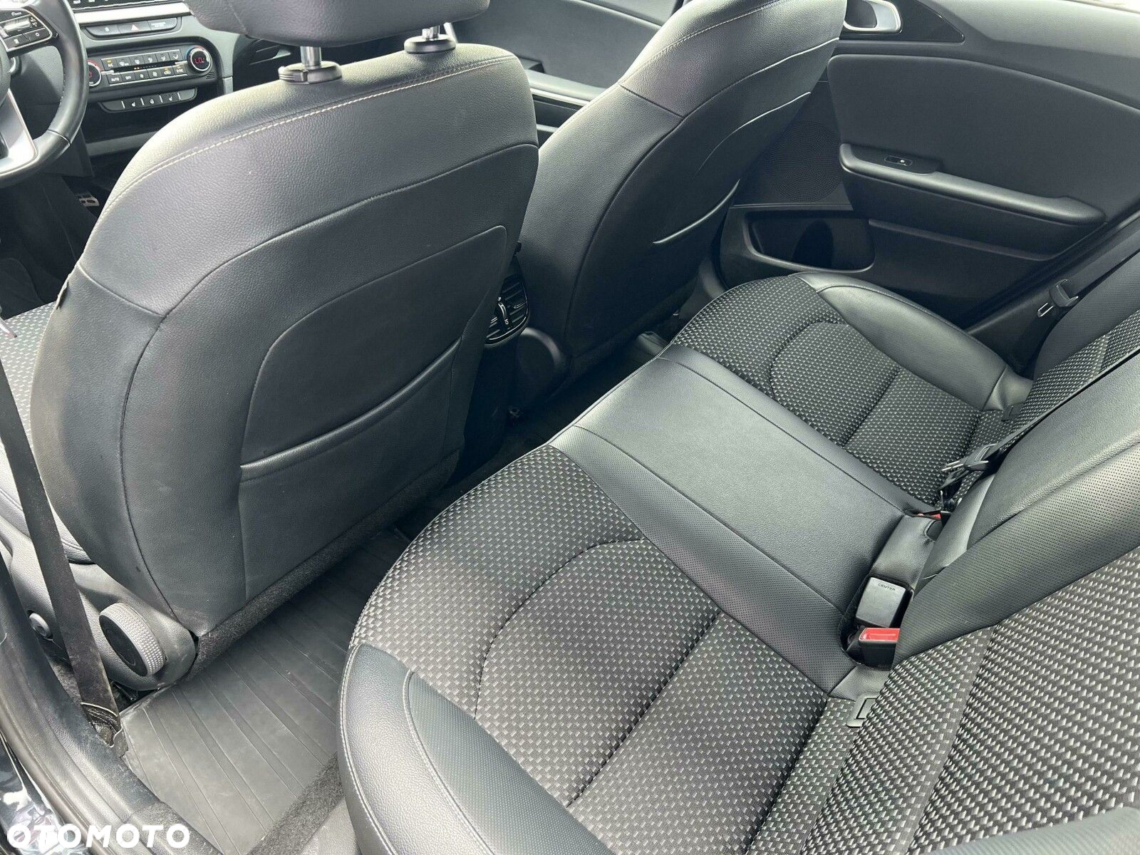 Kia Ceed - 24