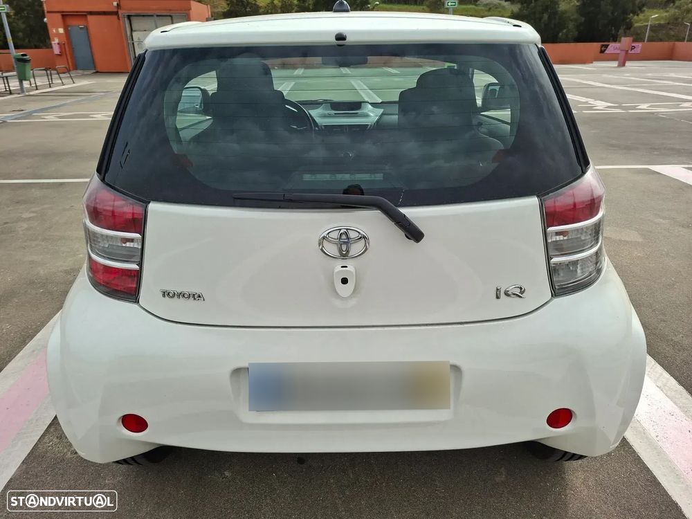 Toyota iQ 1.0 VVT-i - 11