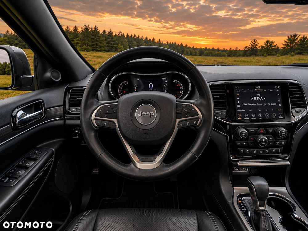 Jeep Grand Cherokee - 21