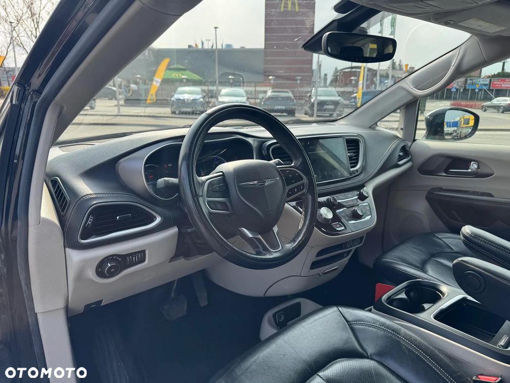 Chrysler Pacifica - 24