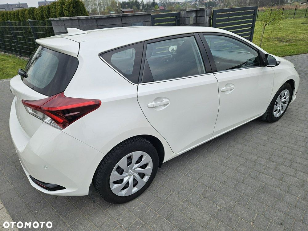 Toyota Auris - 4