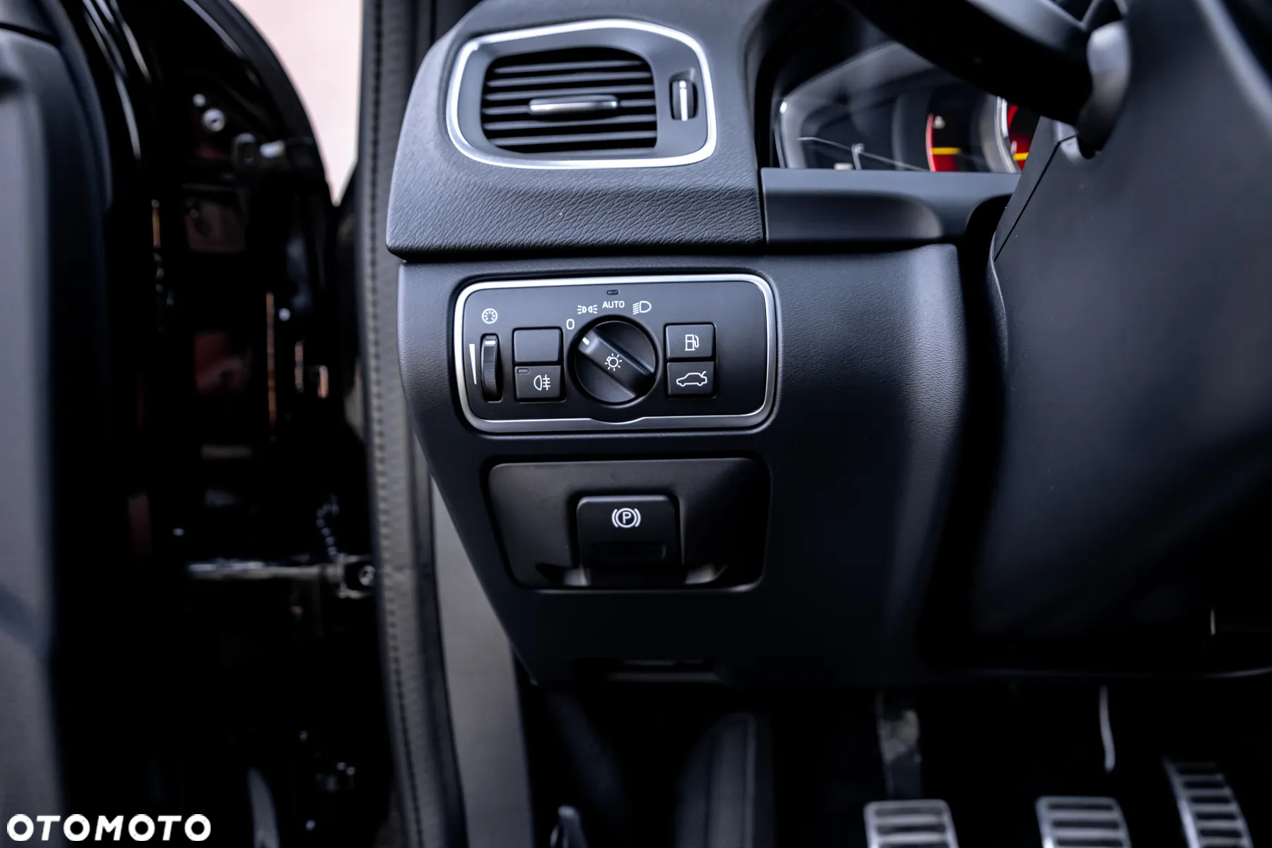 Volvo V60 D4 Drive-E R-Design Kinetic - 22
