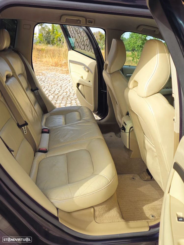 Volvo V70 2.0 D Momentum - 21