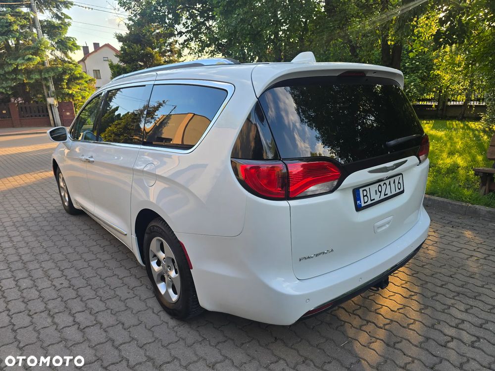 Chrysler Pacifica - 5