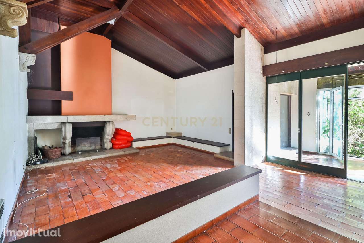 Moradia com Terreno no Centro Histórico da Marinha Grande. - Grande imagem: 2/31