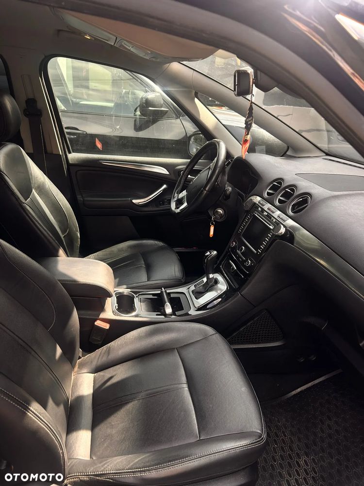 Ford S-Max - 11