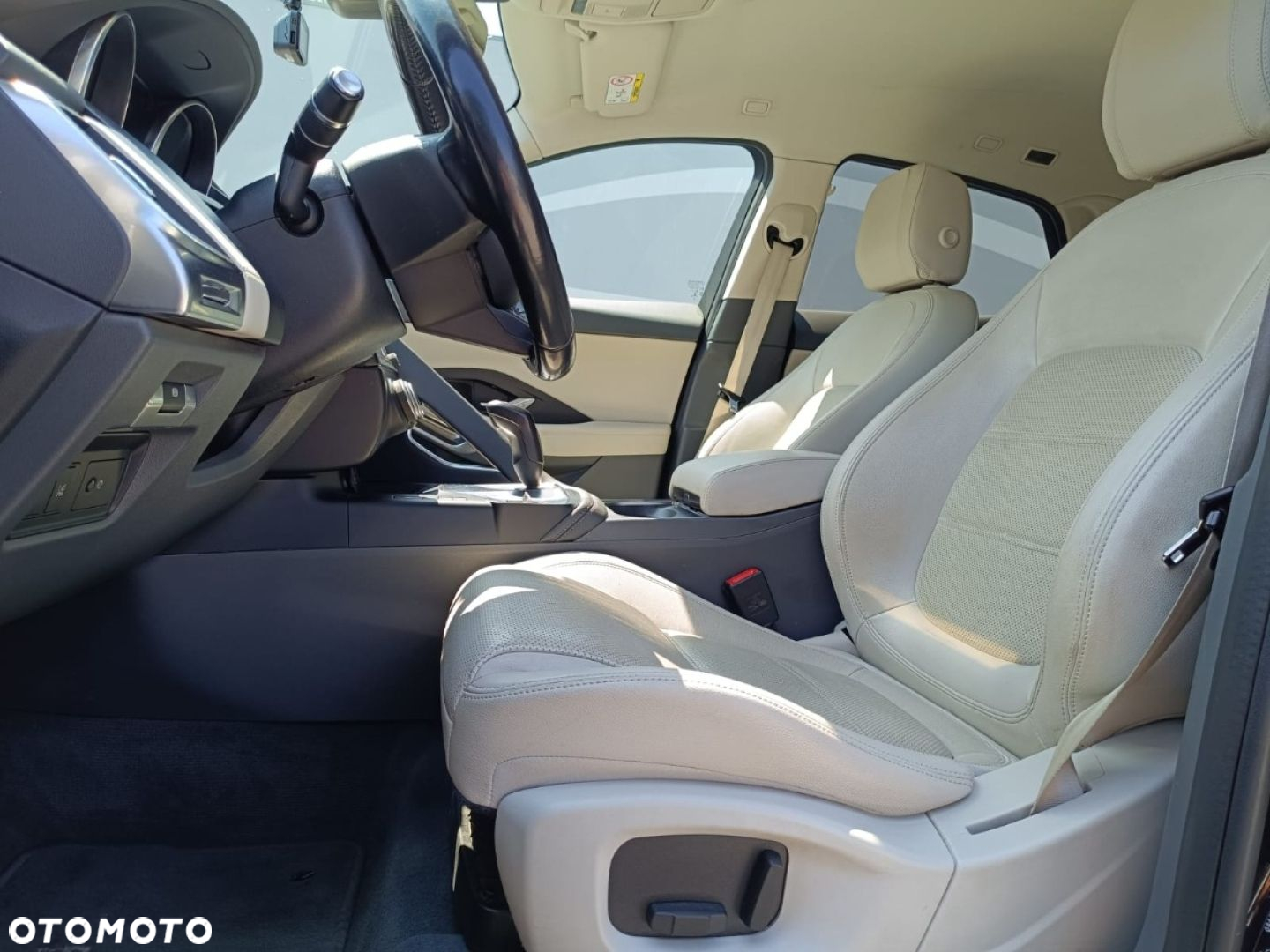 Jaguar E-Pace - 25