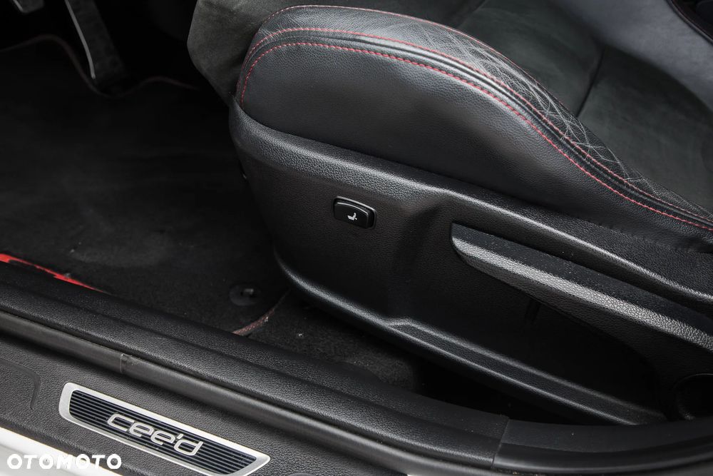 Kia Ceed 1.6 T-GDI GT - 16