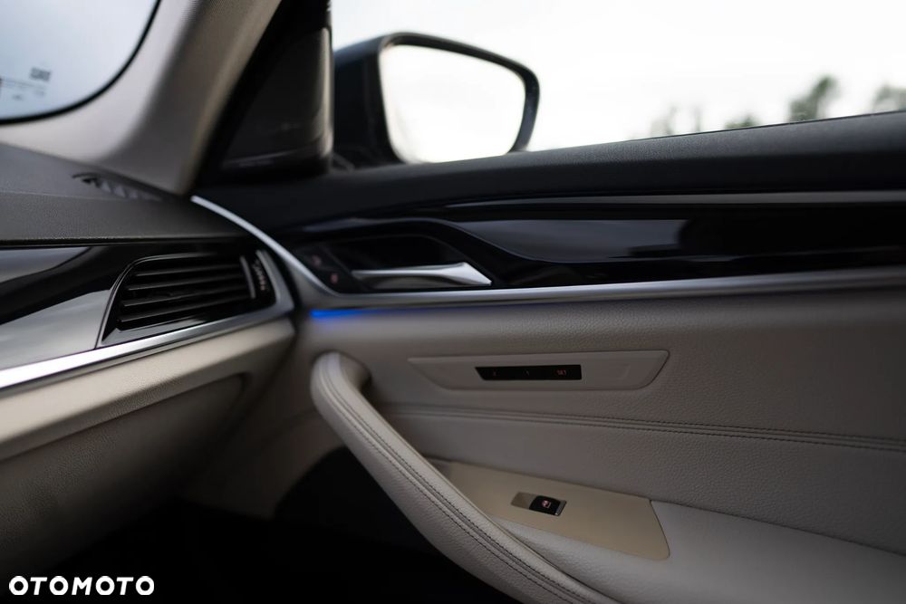 BMW Seria 5 530i xDrive Luxury Line - 15