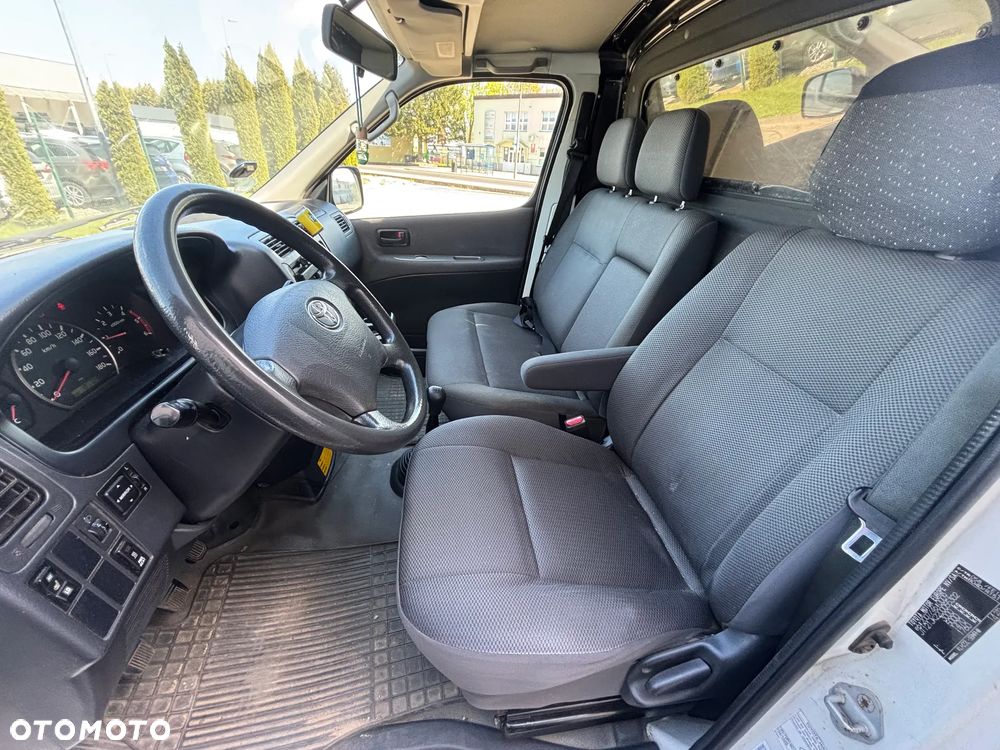 Toyota HIACE - 8